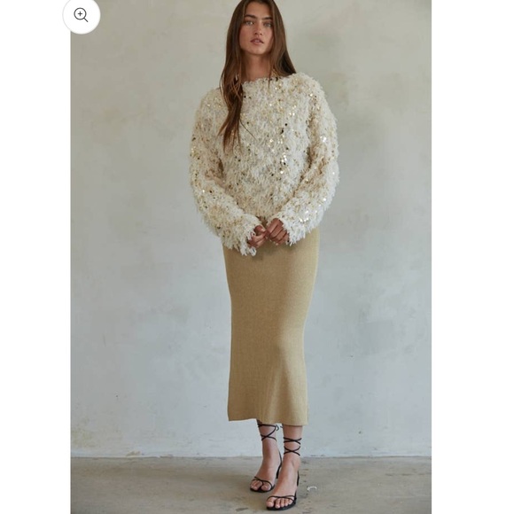 Time to shine Chic Sequin Feather Sweater never worn size medium - Picture 3 of 6